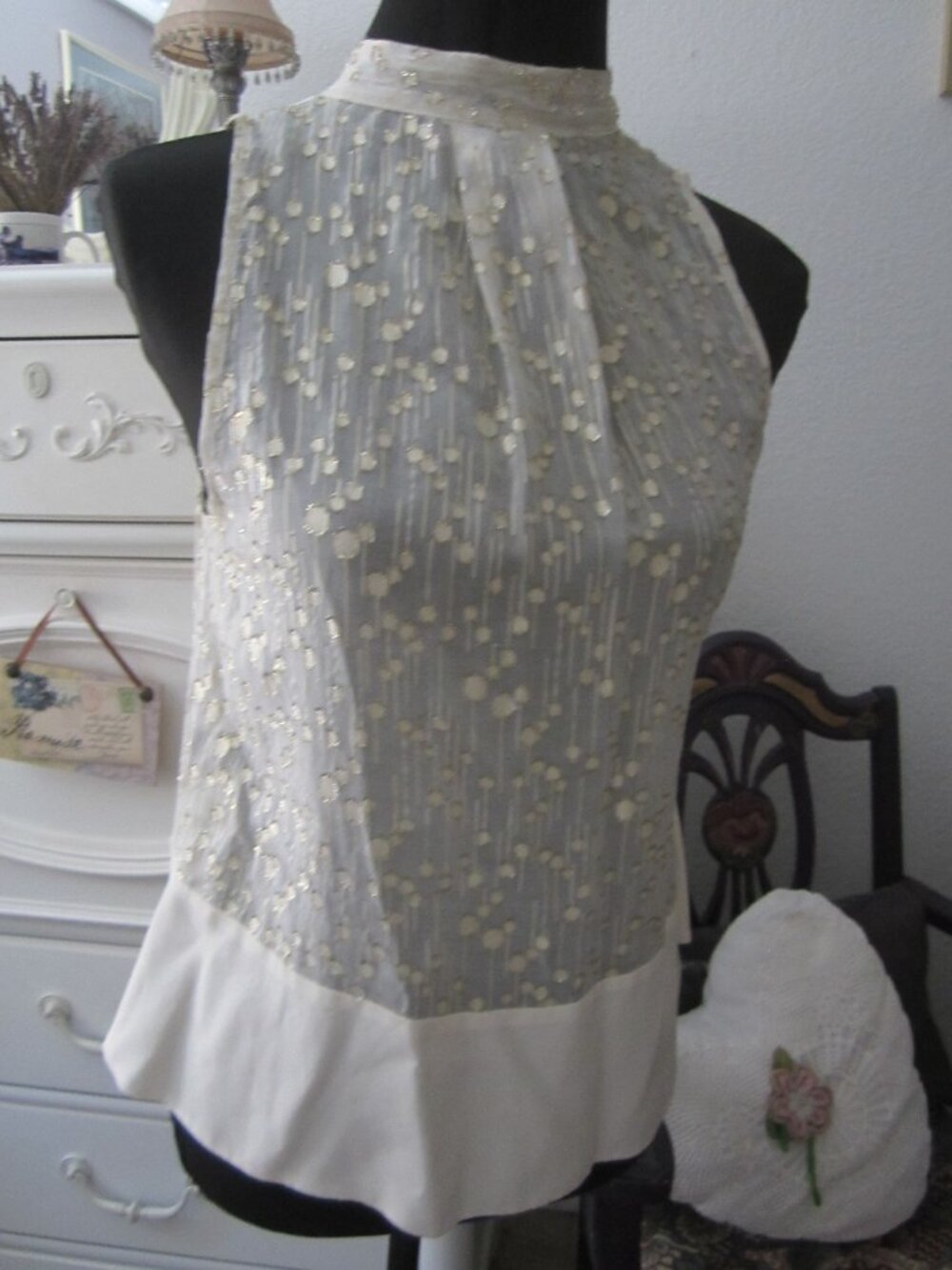 Elizabeth & James - Silk Ivory with Gold Stripes/Dots sleeveless blouse - Size M